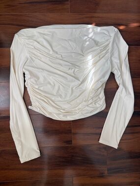 Women’s Cream Ruched Long-Sleeve Off-Shoulder Top